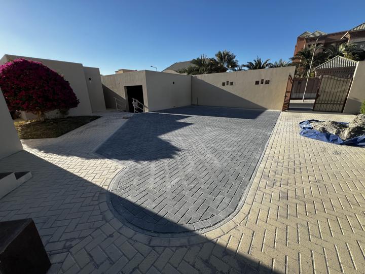 Villa courtyard interlock paving